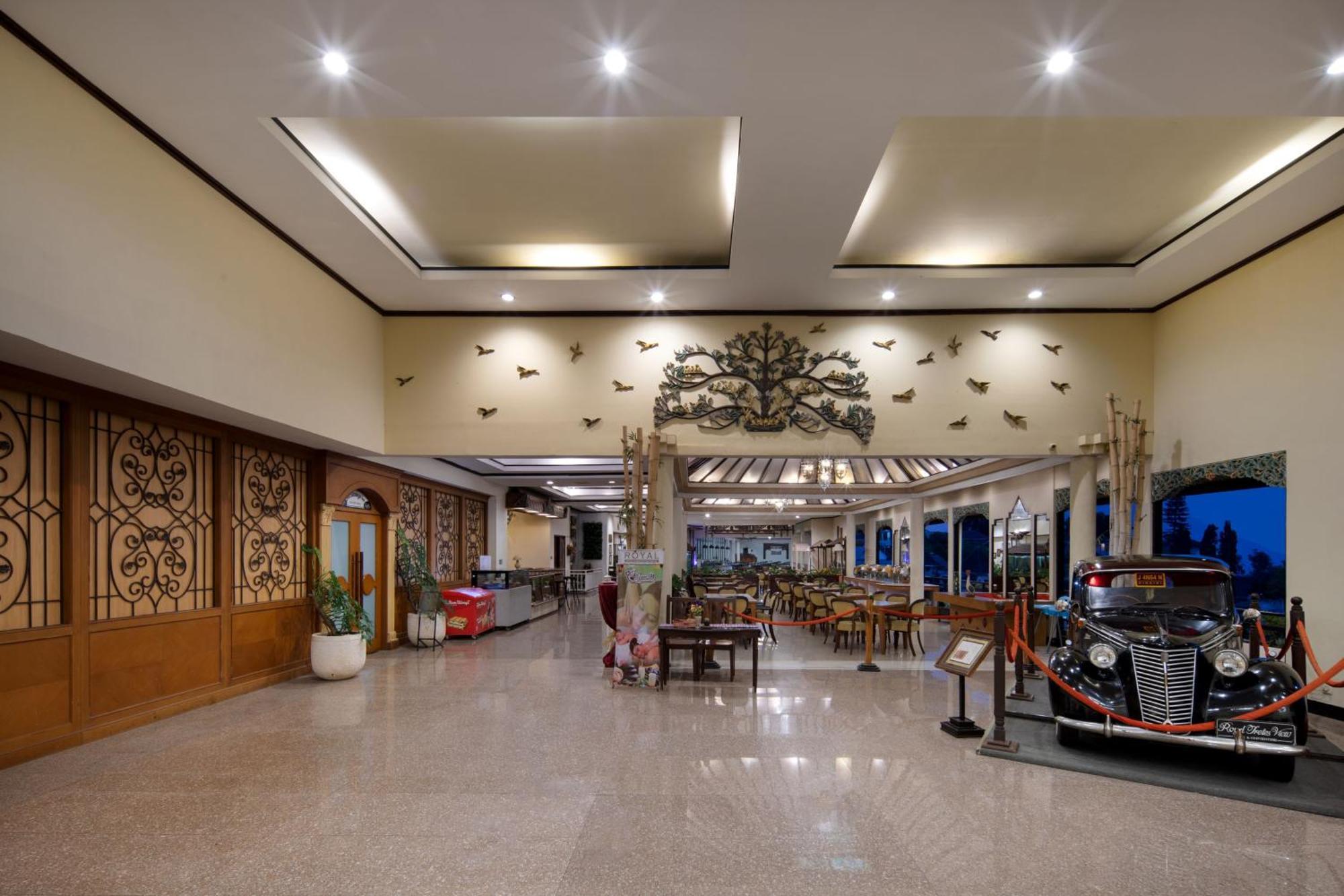 Royal Hotel And Convention Tretes Prigen Exterior photo