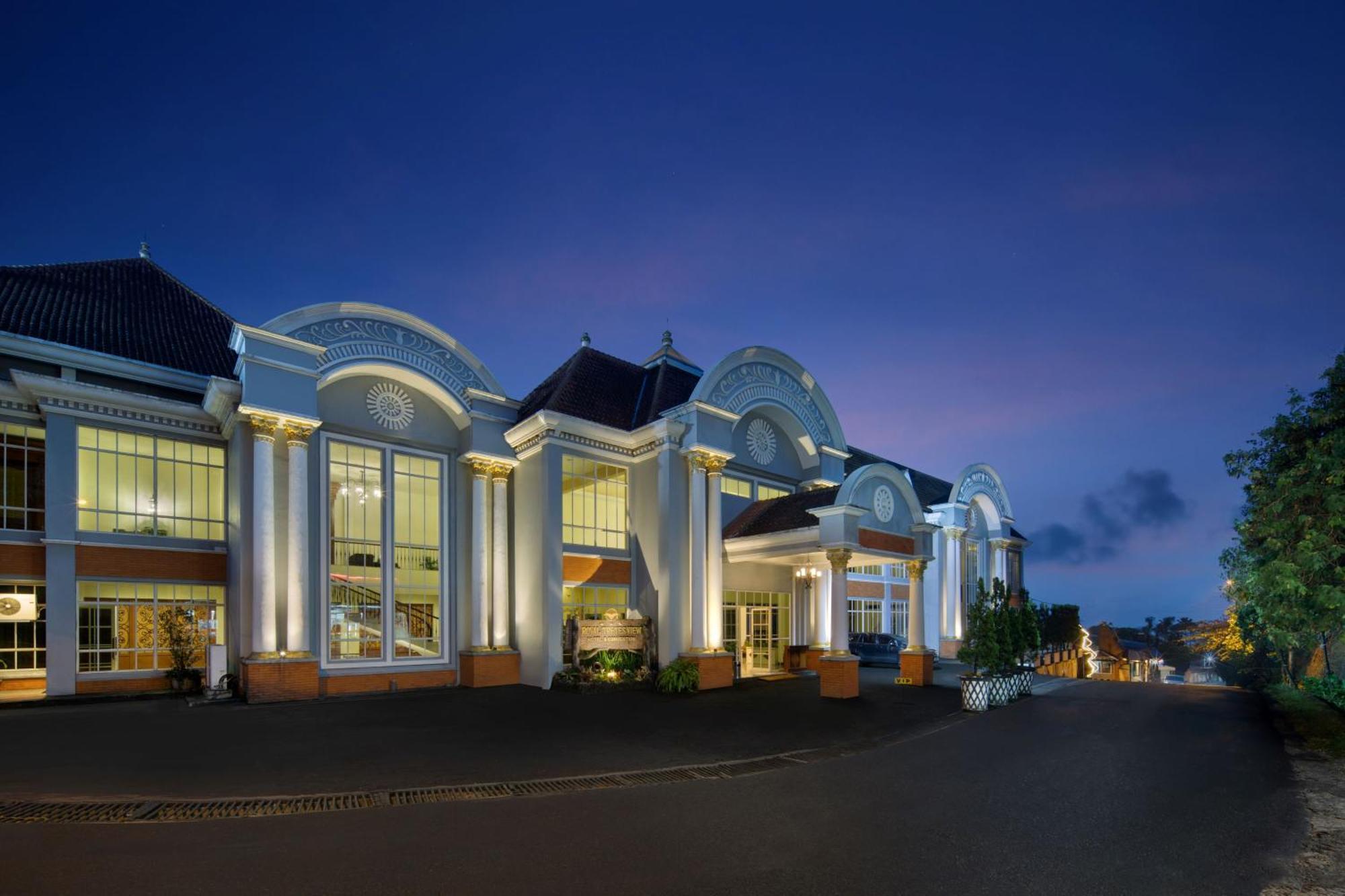 Royal Hotel And Convention Tretes Prigen Exterior photo