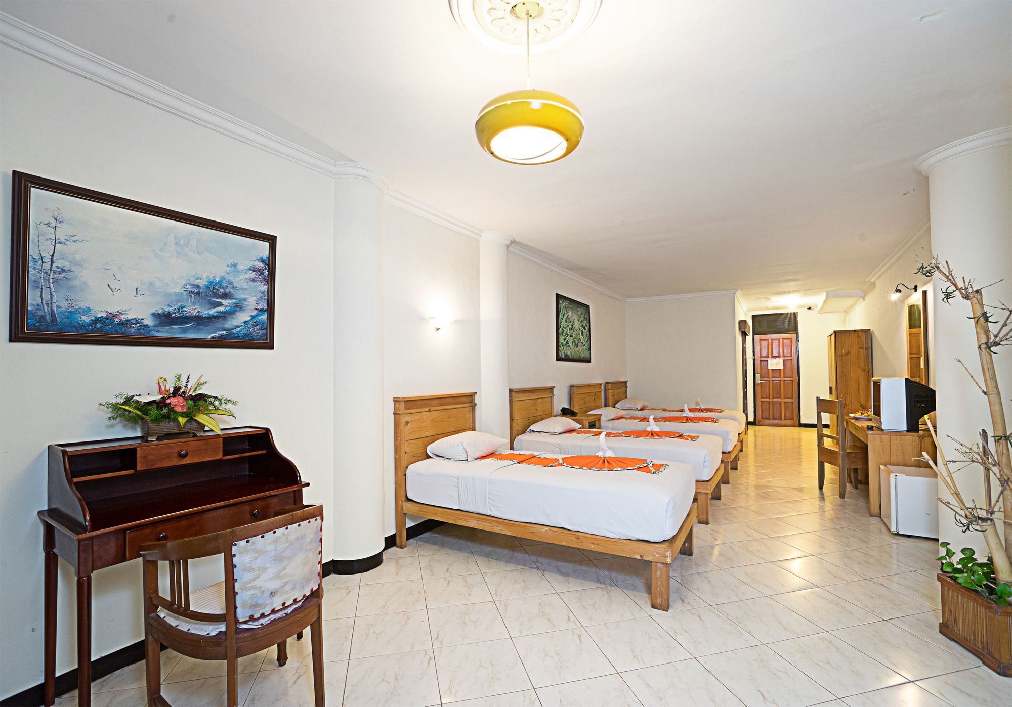Royal Hotel And Convention Tretes Prigen Exterior photo